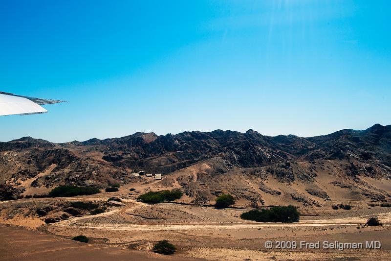 20090603_124005 D3 X1.jpg - Skeleton Coast Camp and environs as we land